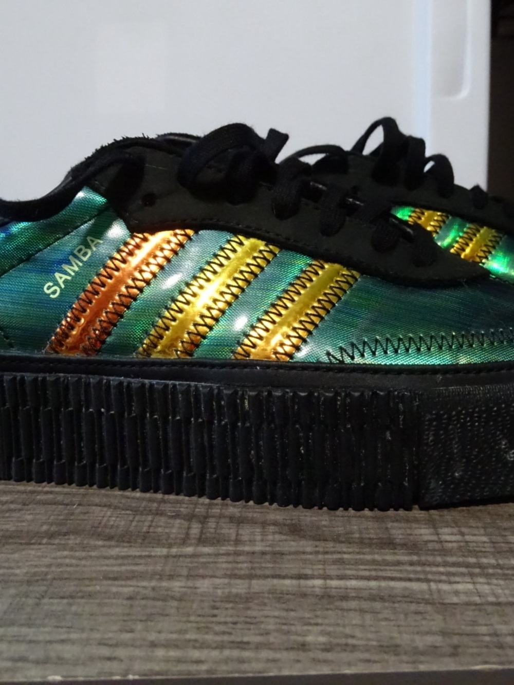Adidas samba women’s size 6/5 Iridescent Green Low-Top Sneakers - Picture 9 of 14